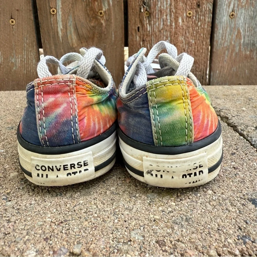 Converse vibrant tie